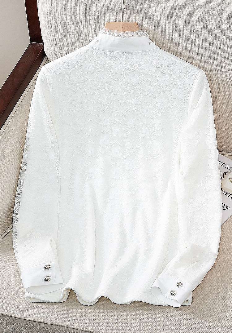 白シャツ　クラシカルレースブラウス