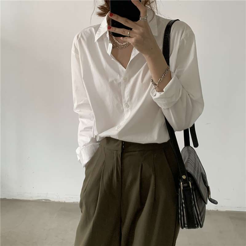 白シャツ　クラシックシルエットシャツ