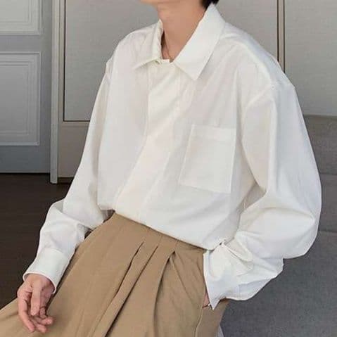 白シャツ　ゆったりシルエットドロップショルダーシャツ