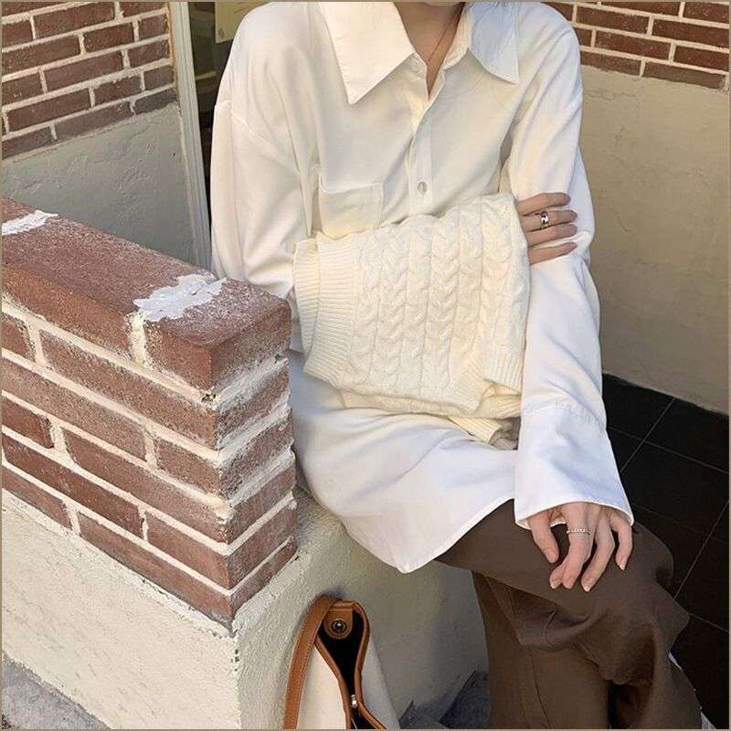 白シャツ　オーバーシルエットシャツ