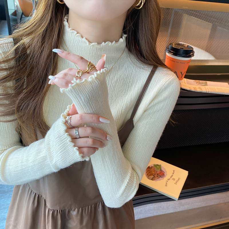 白シャツ　フリルカラー・リブニットセーター