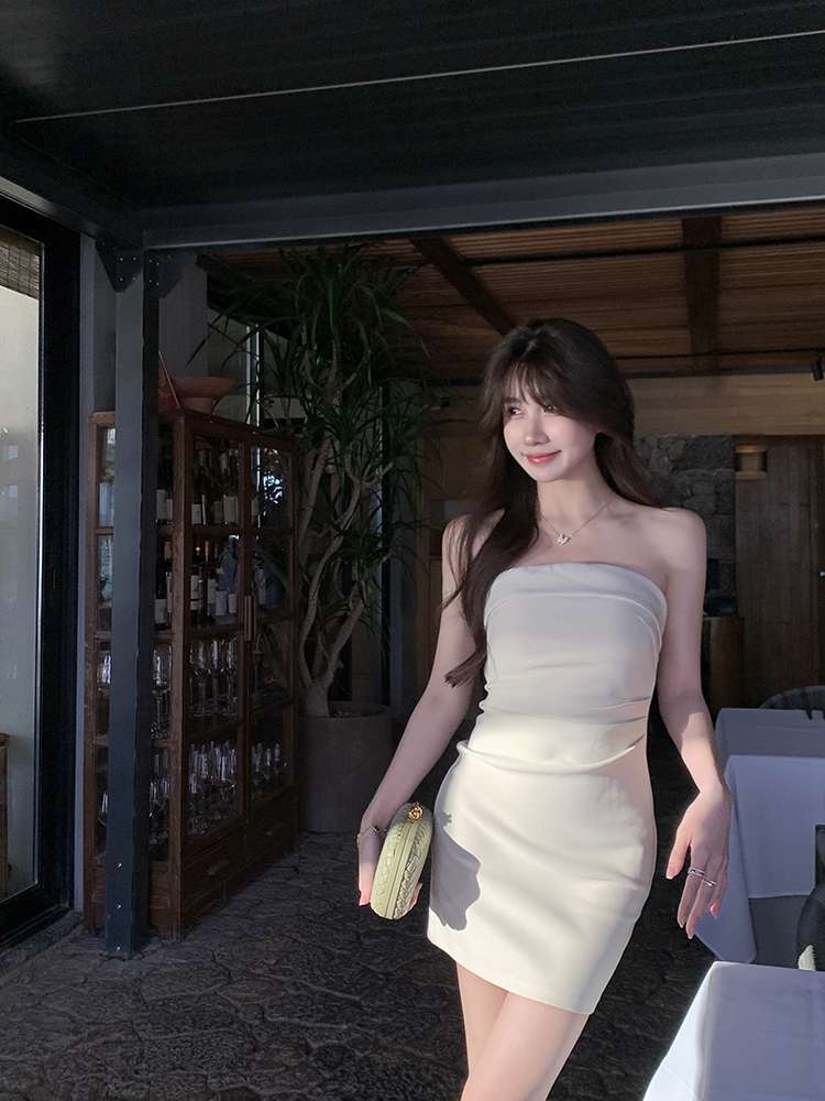 白シャツ　ストレートカットベアドレス