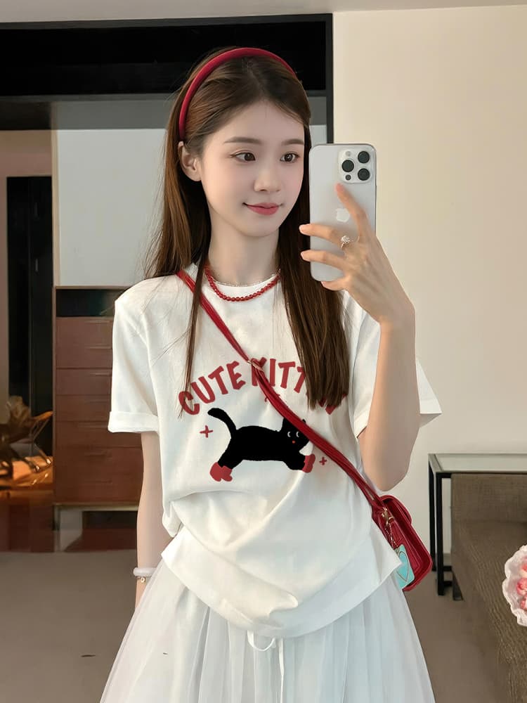 白シャツ　ぽんぽんキャットTシャツ
