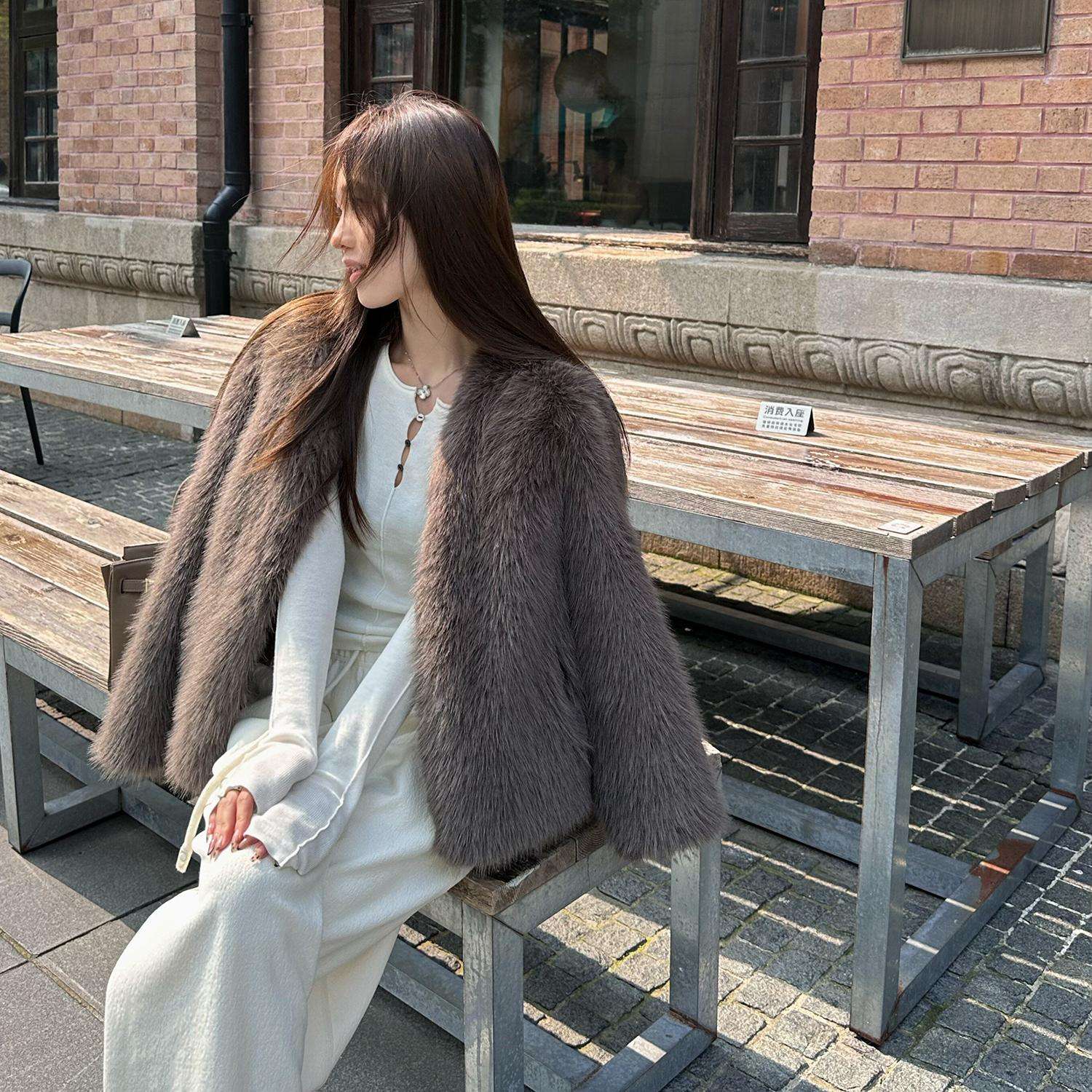 白シャツ　【春秋】なめらかボタンニット