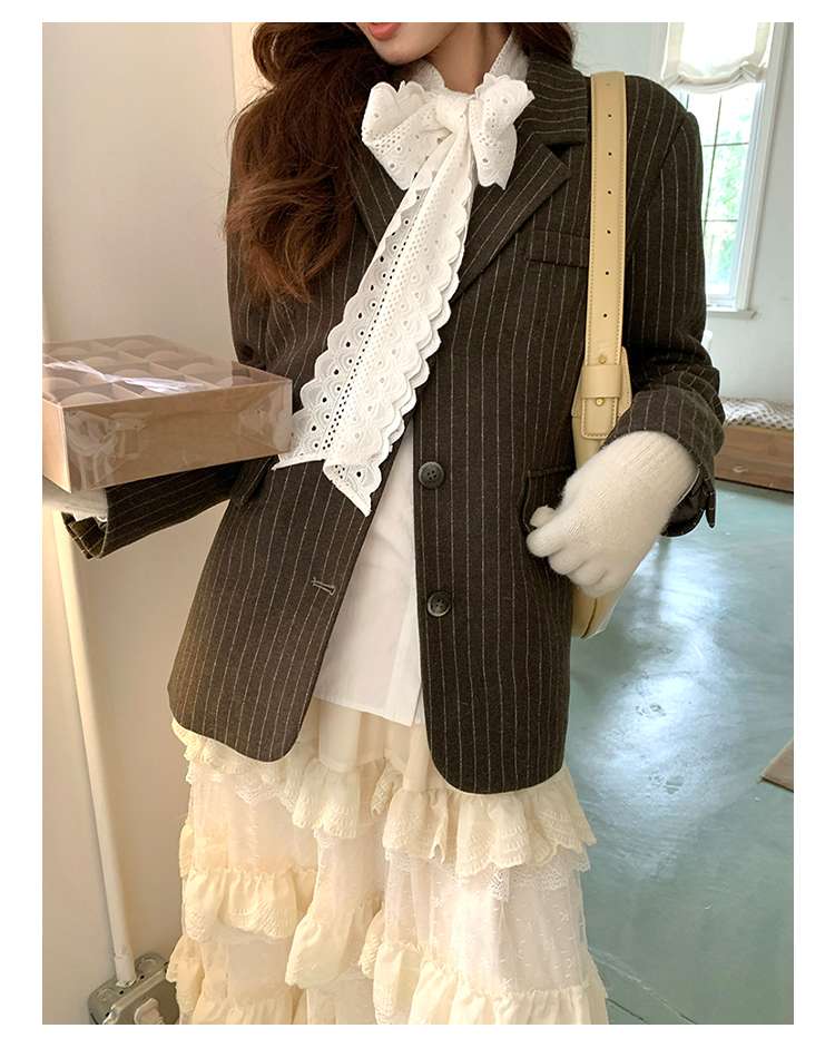 白シャツ　リボンタイデザインブラウス