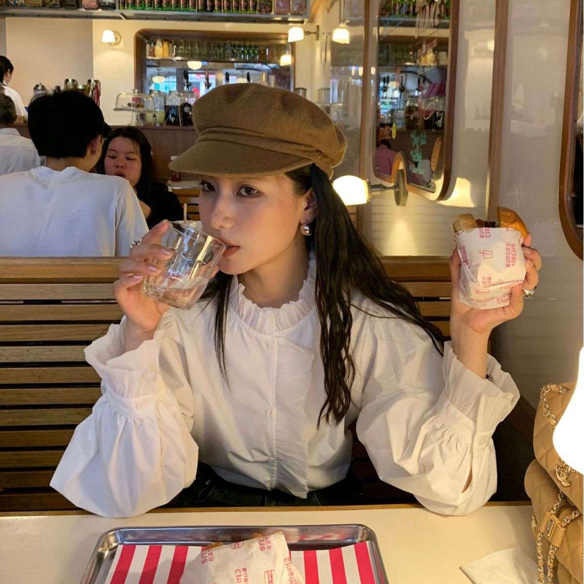 白シャツ　フリルスリーブブラウス