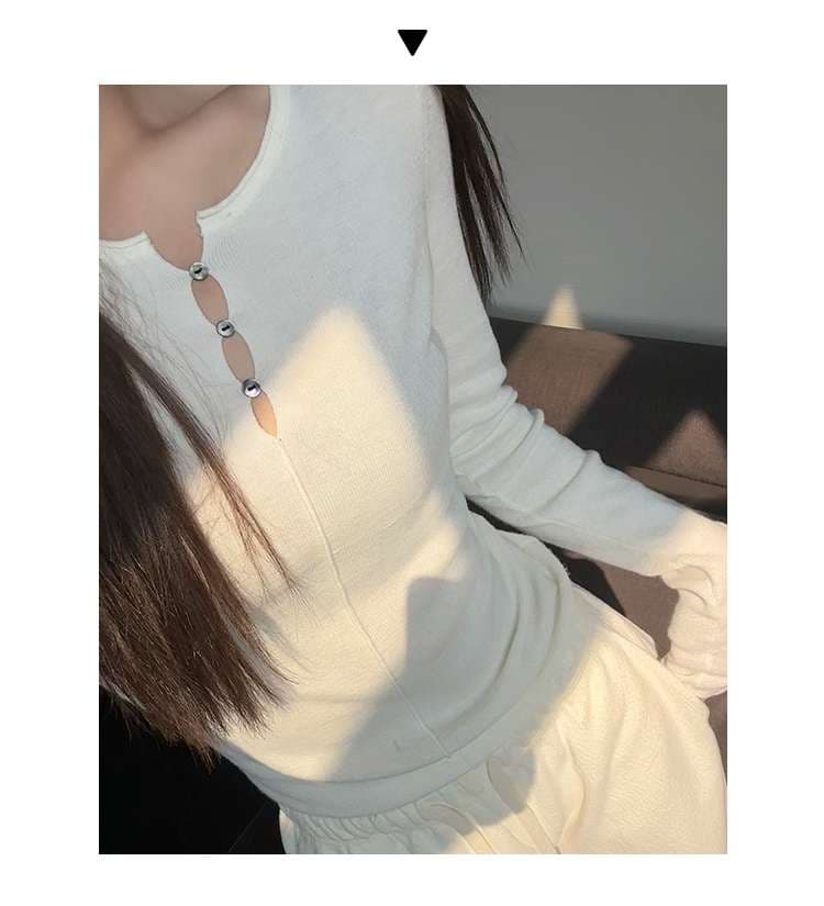 白シャツ　【春秋】なめらかボタンニット