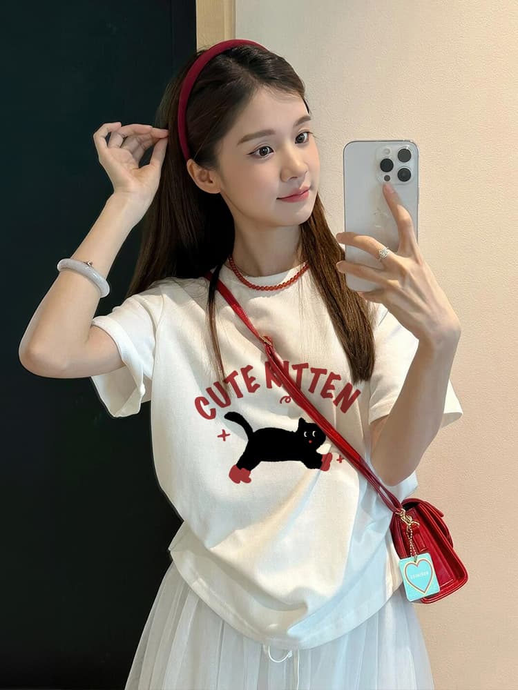 白シャツ　ぽんぽんキャットTシャツ