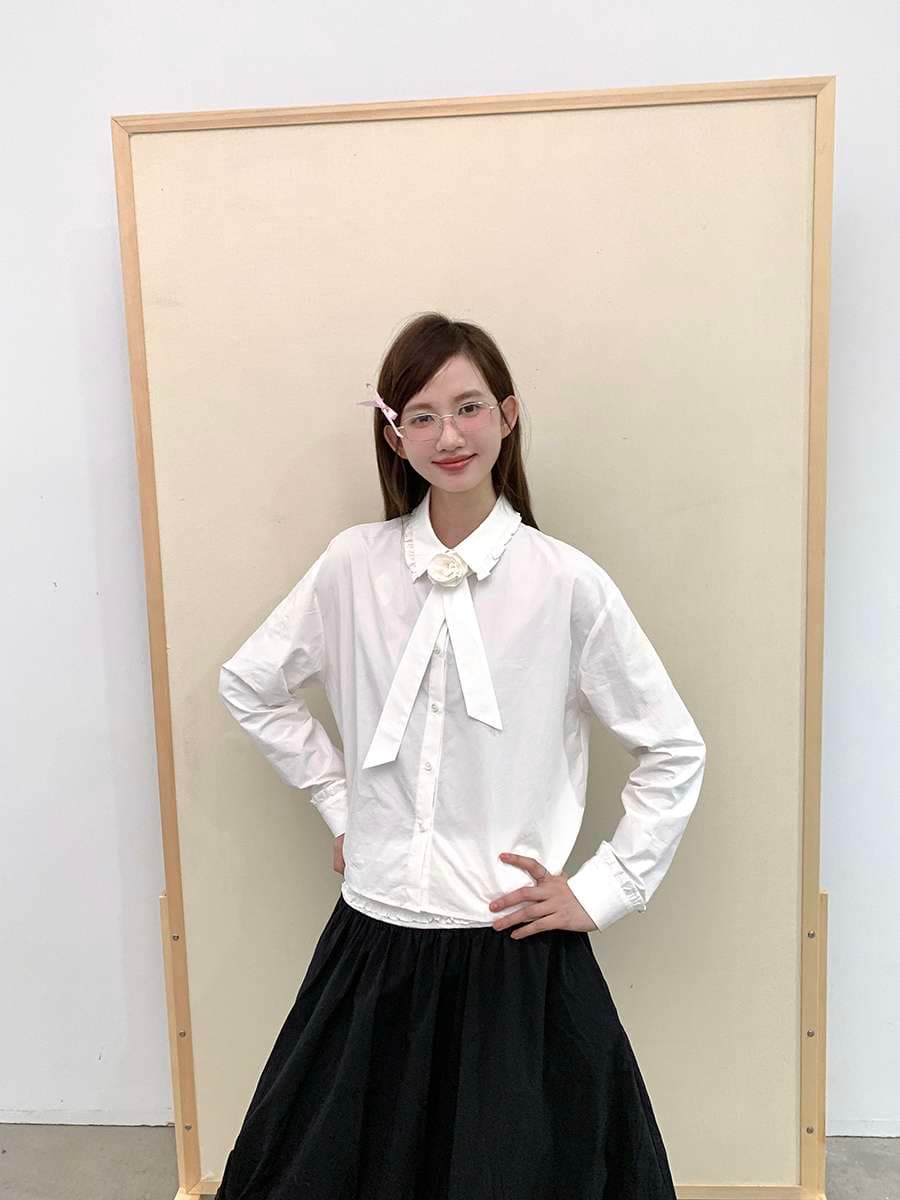 白シャツ　薔薇モチーフリボンシャツ