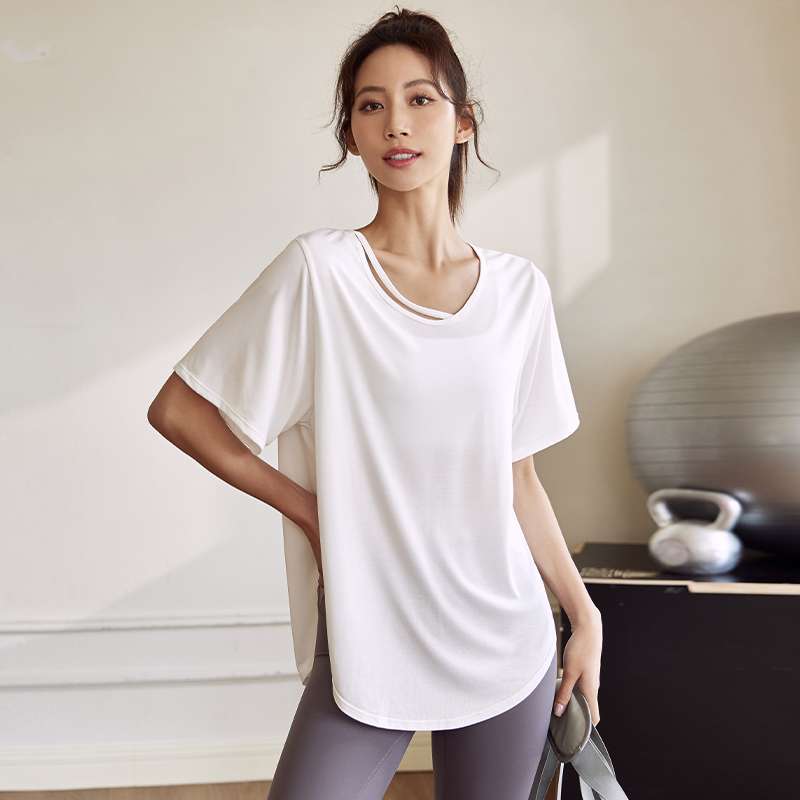 白シャツ　リラックスフィットTシャツ