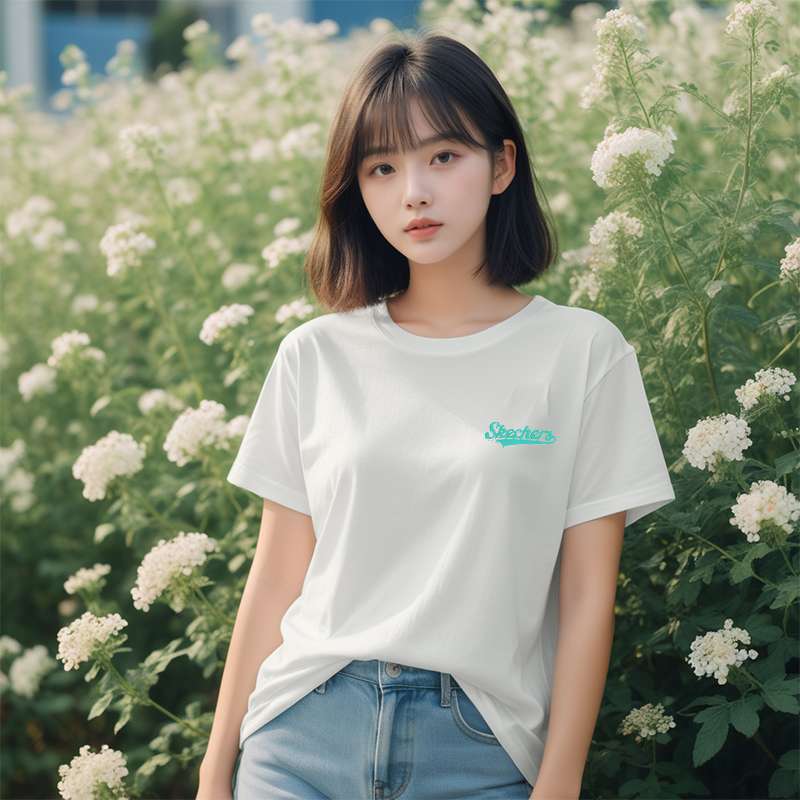 白シャツ　ロゴアクセントカジュアルシャツ