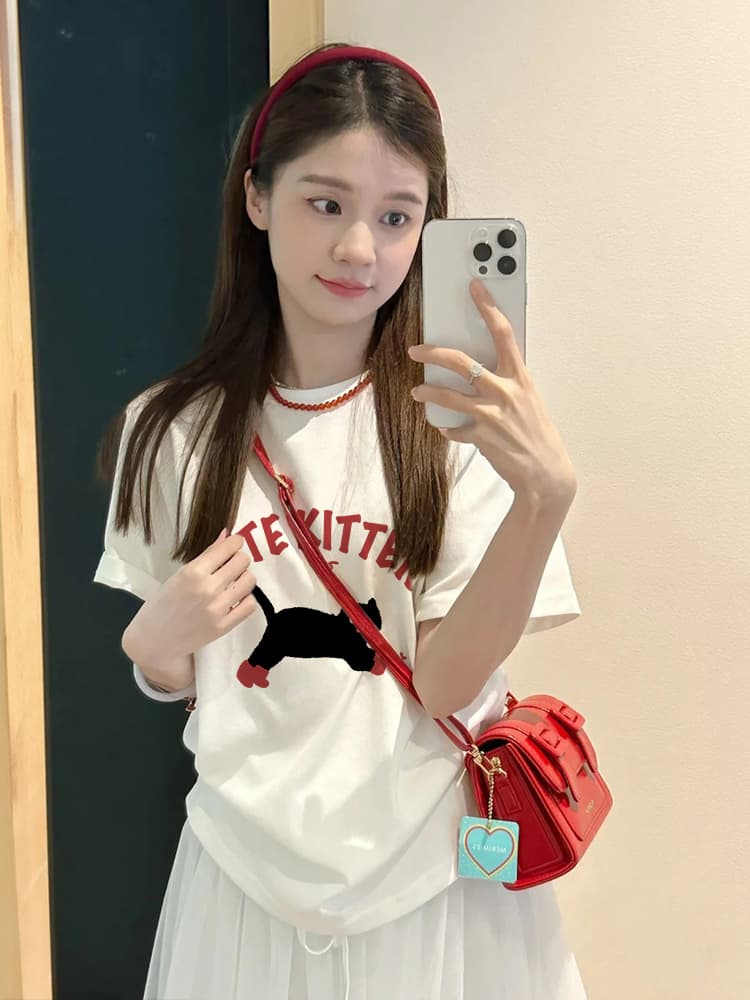 白シャツ　ぽんぽんキャットTシャツ