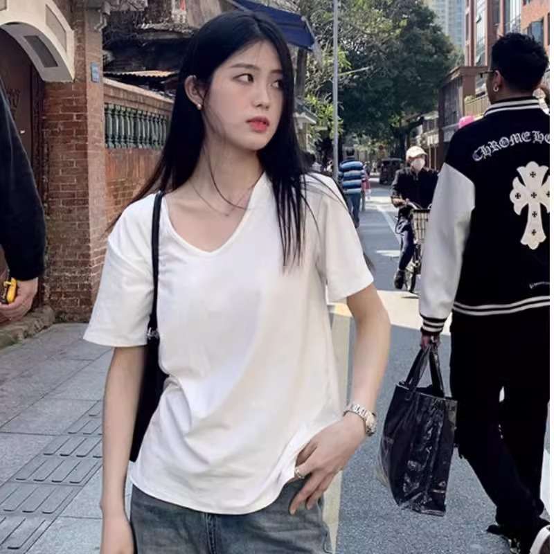 白シャツ　ベーシックカジュアルTシャツ