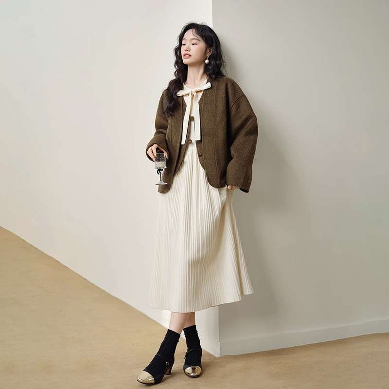 白シャツ　リボンプリーツ ワンピース