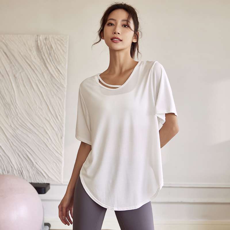 白シャツ　リラックスフィットTシャツ