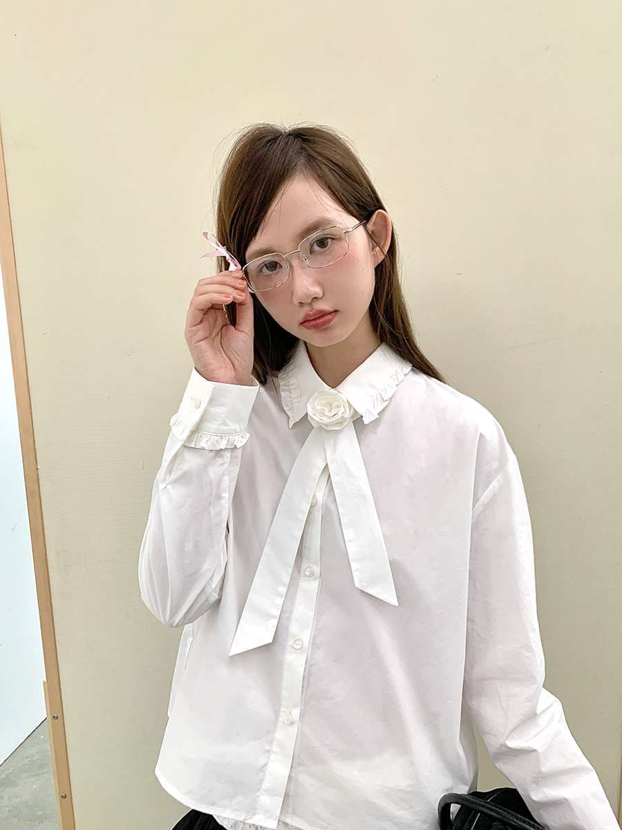 白シャツ　薔薇モチーフリボンシャツ