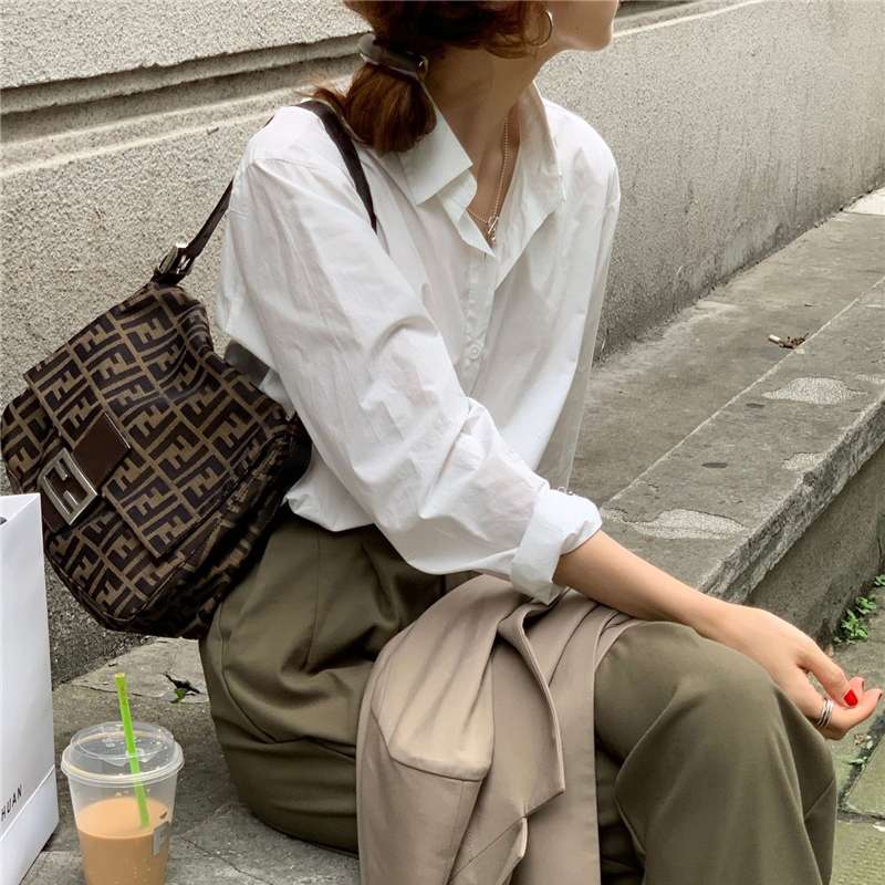 白シャツ　クラシックシルエットシャツ
