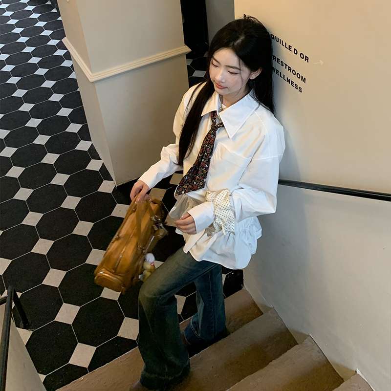 白シャツ　フリルディテールシャツ