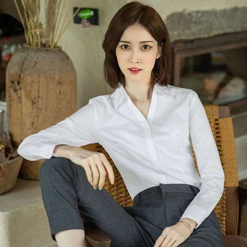 白シャツ　シルキーシルエットシャツ