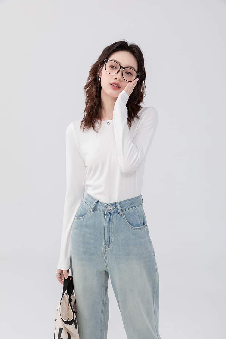 白シャツ　【春】シンプルフィット長袖カットソー