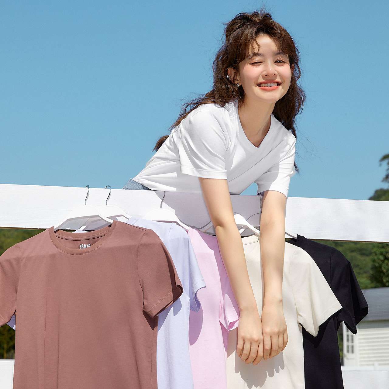 白シャツ　シンプルクールTシャツ