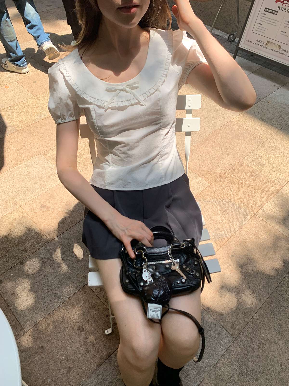 白シャツ　フリルリボンパフスリーブブラウス
