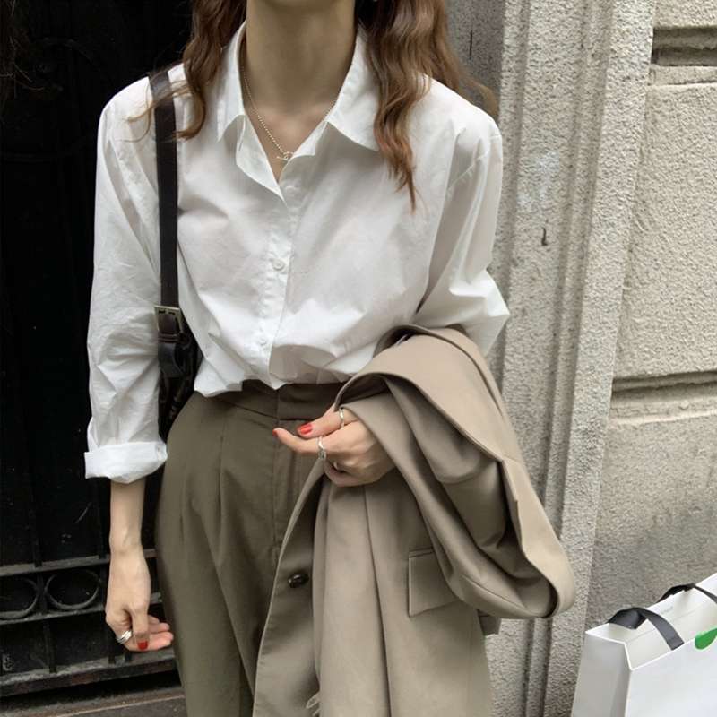 白シャツ　クラシックシルエットシャツ