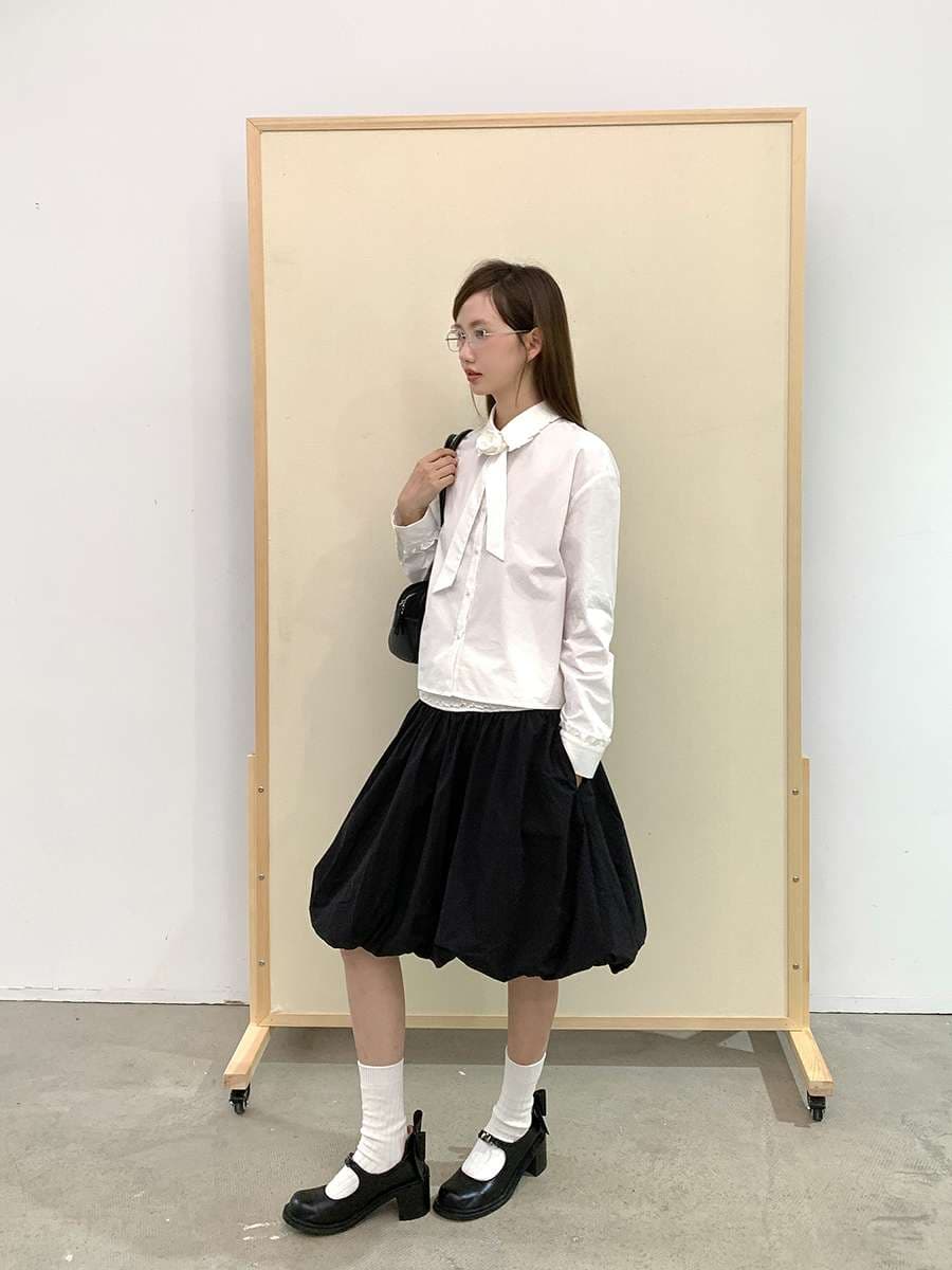 白シャツ　薔薇モチーフリボンシャツ