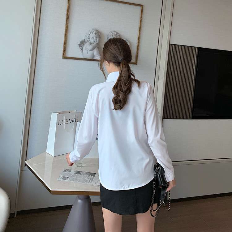 白シャツ　スタイルシェイド