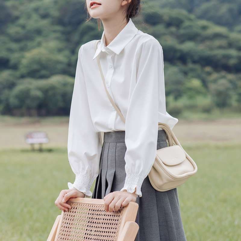 白シャツ　ふんわりクラシカルブラウス