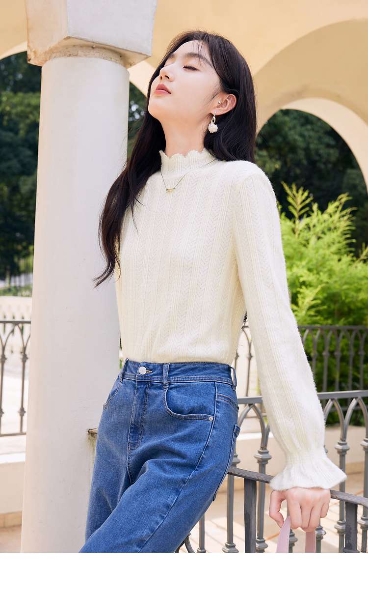 白シャツ　ハイネック フリルスリーブ ニット