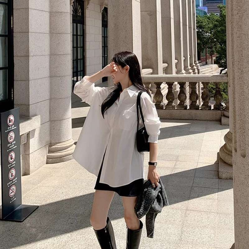 白シャツ　ロングルーズシャツ