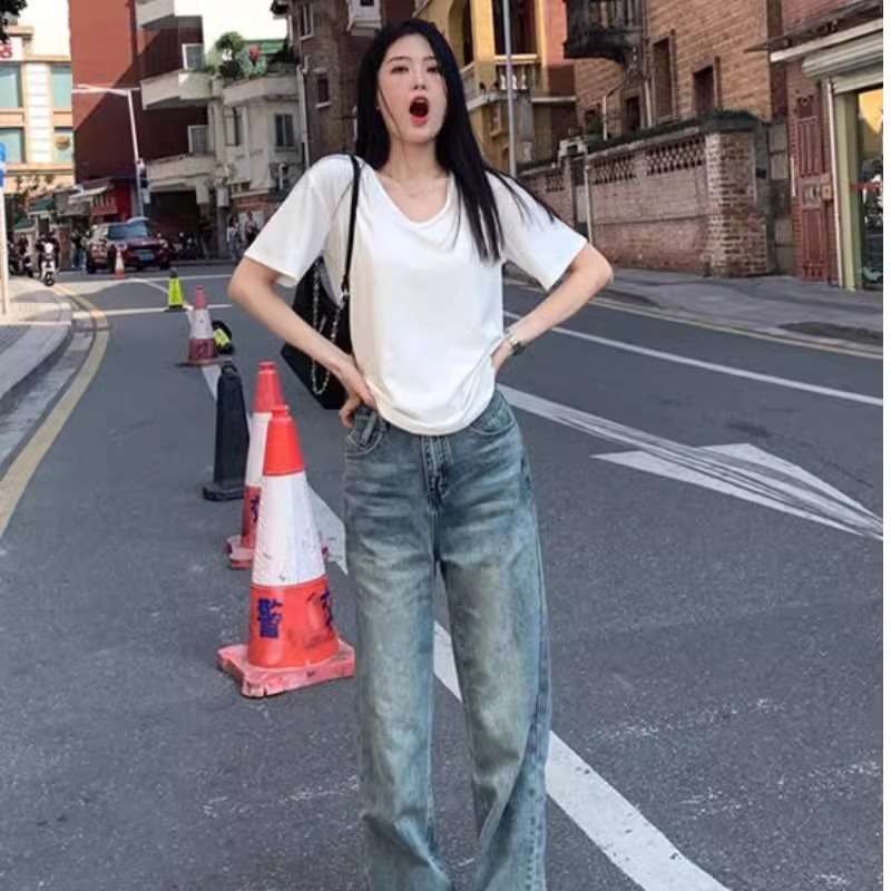 白シャツ　ベーシックカジュアルTシャツ