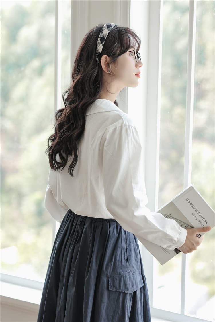 白シャツ ふんわりシルエット ピーターパンカラーシャツ